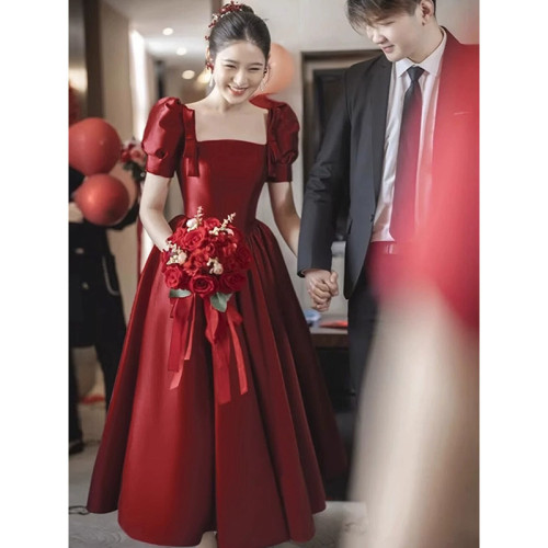 在逃公主敬酒服緞面酒紅色輕奢小衆高級訂婚禮服女春季孕婦遮肚子