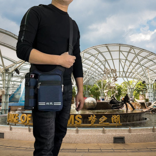 新款時尚單肩包戶外休閒斜後背包旅遊出行中老年後背包男士水杯包