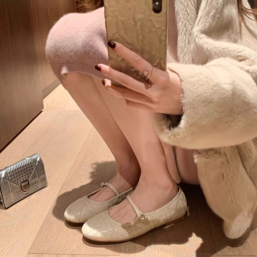 大小姐~進口小羊皮菱格珍珠釦帶內增高單鞋女瑪麗珍小碼323334