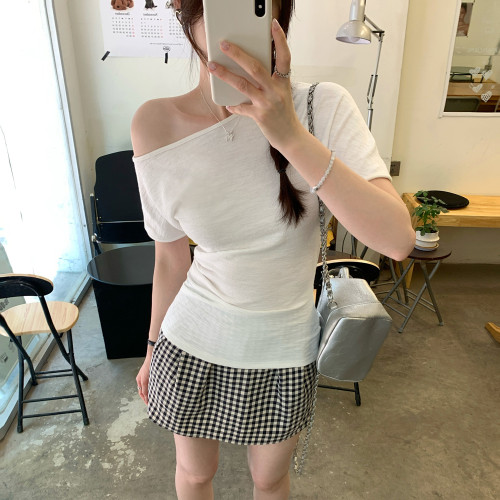 法式肌理感褶皺短袖T恤女2025夏季新款修身顯瘦純欲斜領露肩上衣