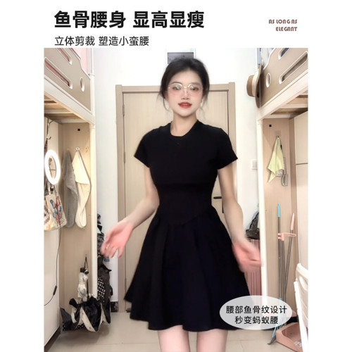 黑色魚骨連衣裙掐腰小黑裙2025夏季穿搭收腰顯瘦赫本風a字短裙子