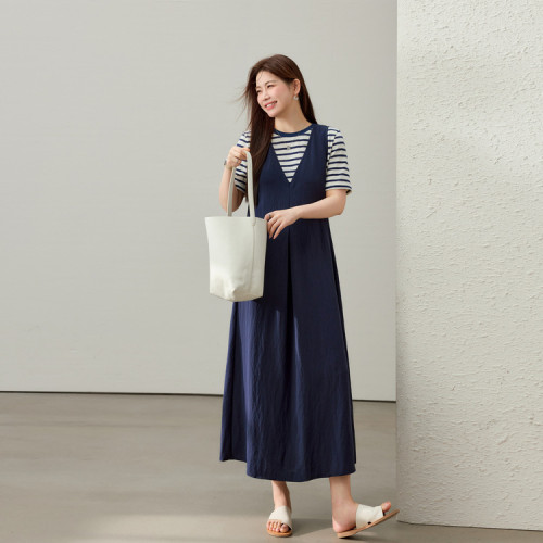【簡約氣質V領藏藍色無袖連衣裙】纖莉秀大碼女裝胖mm2025夏新款