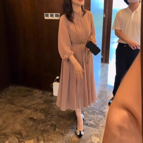 25615新大愛美依緣2025夏季新款溫柔風優雅褶皺中長款連衣裙顯瘦