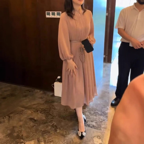 25615新大愛美依緣2025夏季新款溫柔風優雅褶皺中長款連衣裙顯瘦