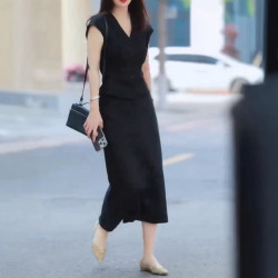 25629大愛美依緣2025夏季新款純色V領收腰上衣開叉半身裙兩件套女