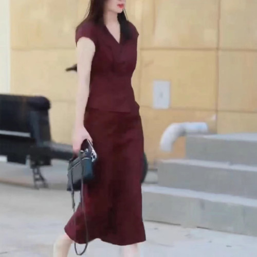 25629大愛美依緣2025夏季新款純色V領收腰上衣開叉半身裙兩件套女