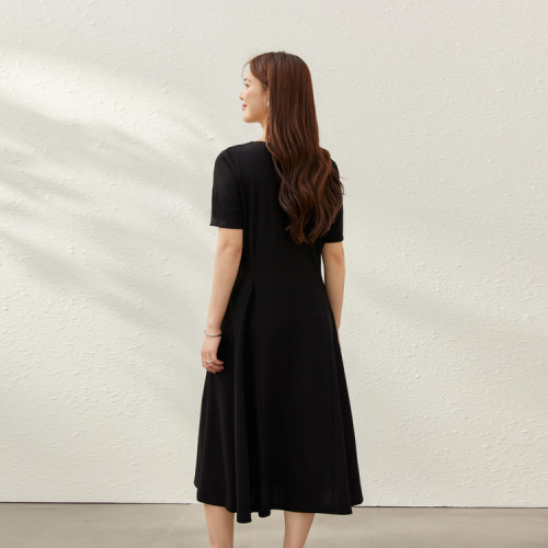 【簡約氣質小V領顯瘦黑色連衣裙】纖莉秀大碼女裝胖mm2025夏新款