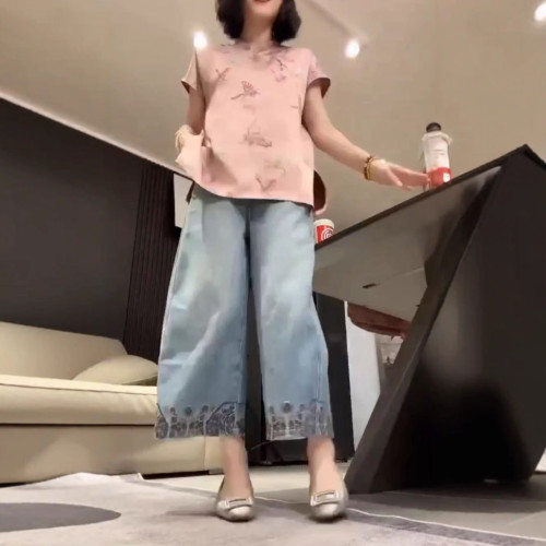 25628新大愛美依緣2025夏季新款國風粉色盤釦上衣濶腿牛仔褲顯瘦