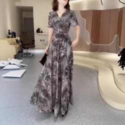 25666新大愛美依緣2025夏季新時尚V領印花長款連衣裙收腰顯瘦女裙