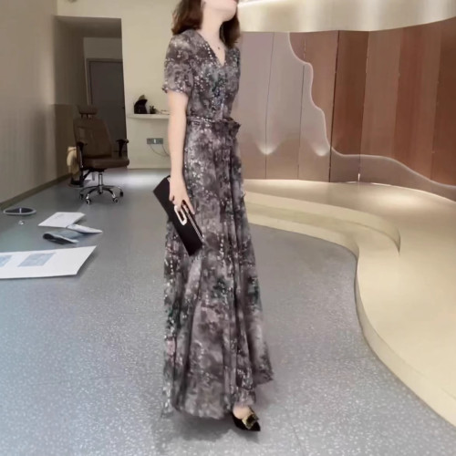 25666新大愛美依緣2025夏季新時尚V領印花長款連衣裙收腰顯瘦女裙