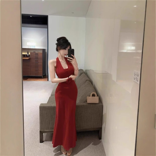 今年流行獨特高級感鏈條掛脖連衣裙女辣妹風性感露背綁帶魚尾長裙
