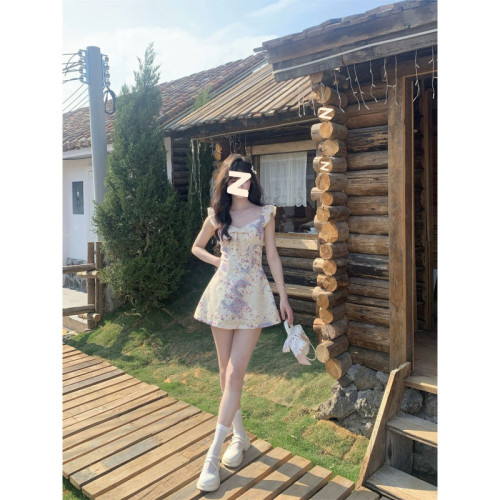 法式復古小飛袖連衣裙氣質收腰顯瘦A字短裙女