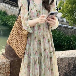 度假風法式氣質印花連衣裙女2025夏季新款寬松顯瘦系帶收腰長裙子