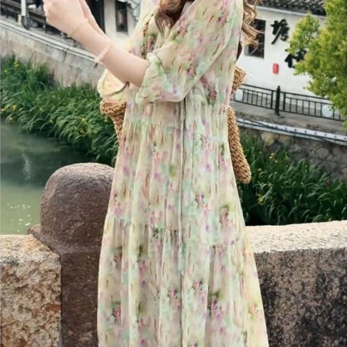 度假風法式氣質印花連衣裙女2025夏季新款寬松顯瘦系帶收腰長裙子