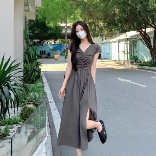 復古赫本風V領收腰連衣裙夏茶歇法式高級感開叉長裙