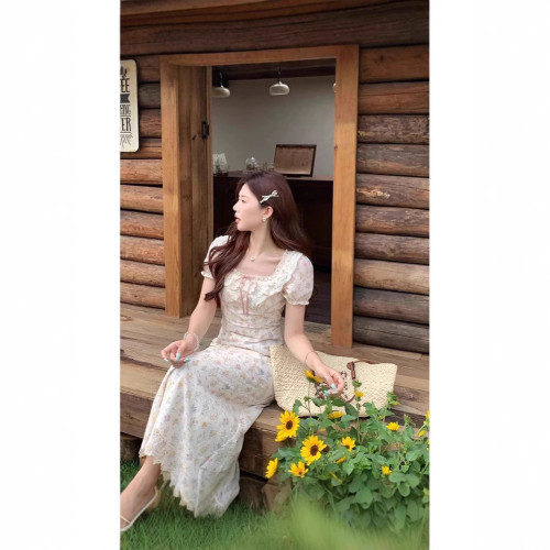 方領印花連衣裙女夏季2025新款收腰顯瘦長裙