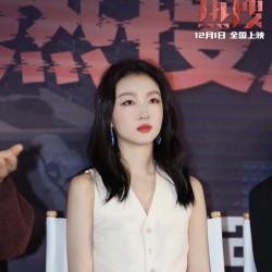 明星周冬雨同款2025新款氣質高級感高智清冷感白色馬甲半身裙套裝