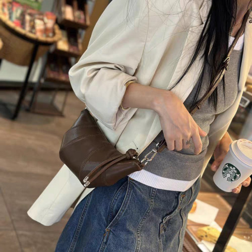 包包女2025新款小衆頭層牛皮餃子包 大容量真皮可頌斜背牛角包女