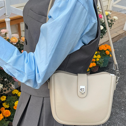 輕奢復古高級感真皮單肩斜背馬鞍包 2025新款女包小衆腋下包