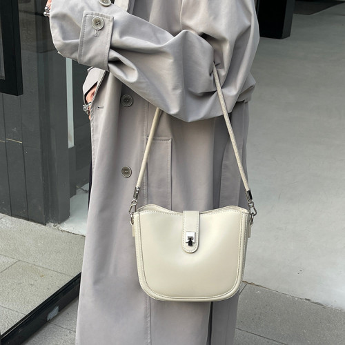 輕奢復古高級感真皮單肩斜背馬鞍包 2025新款女包小衆腋下包