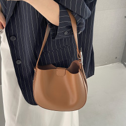 新款水桶包女2025牛皮馬鞍包單肩斜後背包真皮女包高級感通勤腋下包