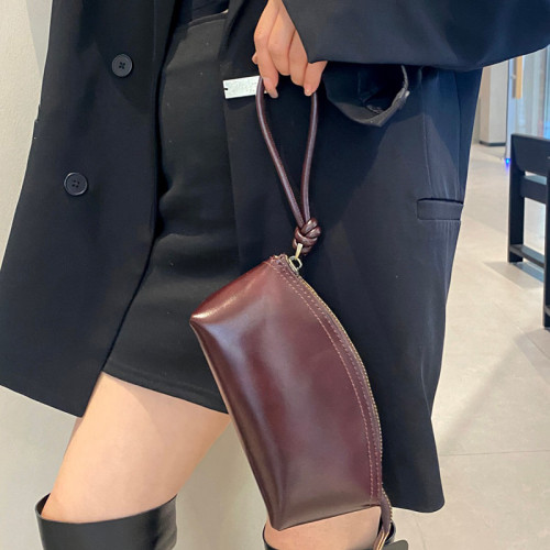 軟牛皮手拿包女2025新款真皮單肩小斜後背包時尚百搭手抓貝殼包小包