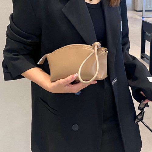 軟牛皮手拿包女2025新款真皮單肩小斜後背包時尚百搭手抓貝殼包小包