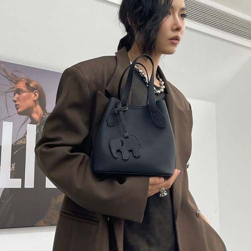 女包2025新款簡約小衆手提水桶包 時尚高級感通勤真皮單肩斜後背包