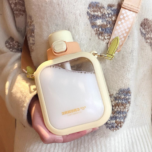 網紅水杯高顔值女生可攜式帶吸管杯子ins風兒童學生可斜背水壺防摔 網紅水杯高顔值女生可攜式帶吸管杯子ins風兒童學生可斜背水壺防摔