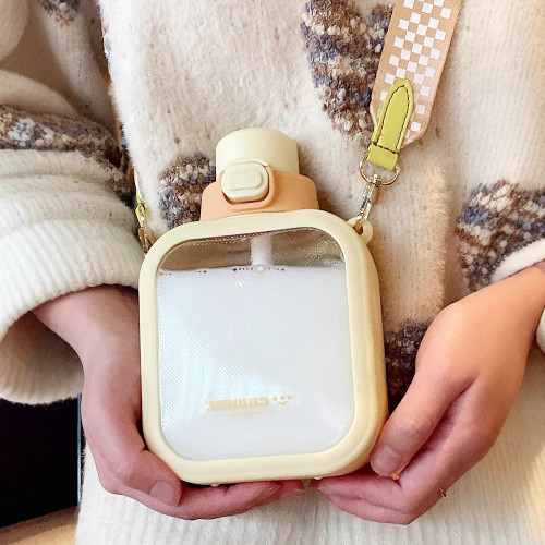 網紅水杯高顔值女生可攜式帶吸管杯子ins風兒童學生可斜背水壺防摔 網紅水杯高顔值女生可攜式帶吸管杯子ins風兒童學生可斜背水壺防摔