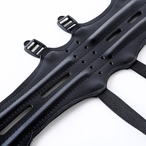 四孔黑色PU料護臂射箭運動弓射射擊箭競技比賽護具傳統美獵反曲弓 四孔黑色PU料護臂射箭運動弓射射擊箭競技比賽護具傳統美獵反曲弓