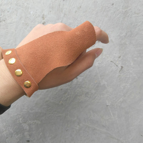 毛皮護手射箭射擊用品傳統反曲弓野外獵弓護臂反曲弓箭弓箭護指套 毛皮護手射箭射擊用品傳統反曲弓野外獵弓護臂反曲弓箭弓箭護指套