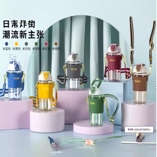 手提背帶雙飲咖啡杯吸管兩用杯背帶隨行杯 ins網紅斜背背帶水壺批 手提背帶雙飲咖啡杯吸管兩用杯背帶隨行杯 ins網紅斜背背帶水壺批