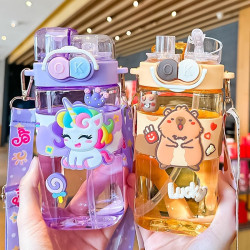 2025新款卡通塑膠杯可愛雙飲杯背帶可攜式兒童吸管水杯杯子