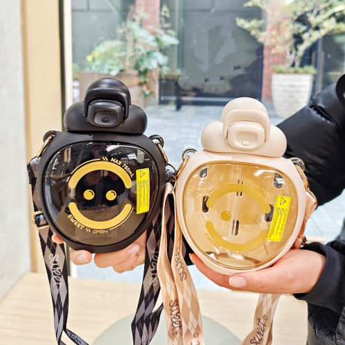 香甜草莓吸管杯創意塑膠杯可攜式背帶水杯矽膠套防燙水杯兒童禮品杯 香甜草莓吸管杯創意塑膠杯可攜式背帶水杯矽膠套防燙水杯兒童禮品杯