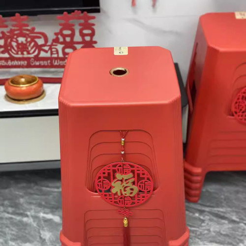 紅色塑膠凳子北歐經濟型餐桌凳結實耐用吃飯凳客廳防滑成人高凳子 紅色塑膠凳子北歐經濟型餐桌凳結實耐用吃飯凳客廳防滑成人高凳子