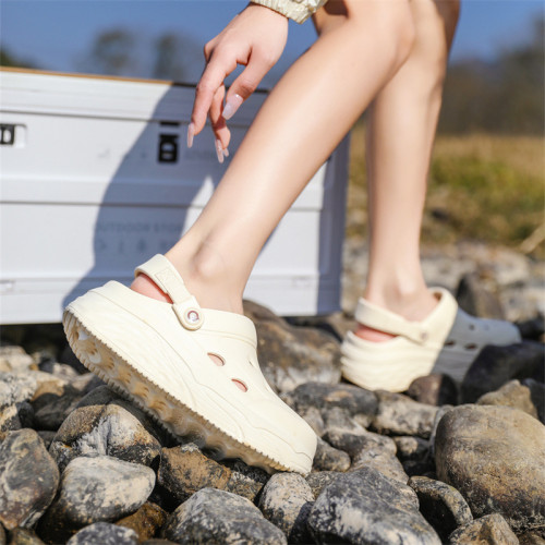 夏季洞洞鞋女款防滑沙灘戶外厚底包頭踩屎感時尚百搭廠 家 夏季洞洞鞋女款防滑沙灘戶外厚底包頭踩屎感時尚百搭廠 家