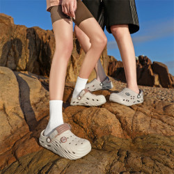 2025新款潮流洞洞鞋女夏季雙色鏤空透氣室內外防滑沙灘鞋男情侶