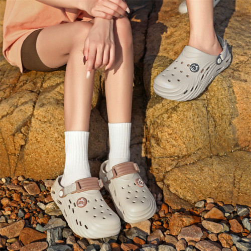 2025新款潮流洞洞鞋女夏季雙色鏤空透氣室內外防滑沙灘鞋男情侶 2025新款潮流洞洞鞋女夏季雙色鏤空透氣室內外防滑沙灘鞋男情侶