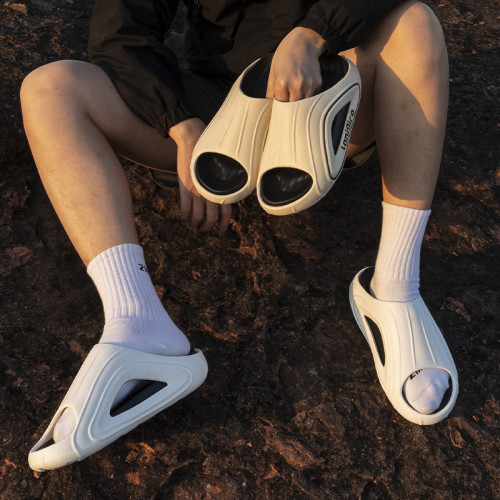 戶外運動拖鞋男夏季外穿ins潮流厚底踩屎感家居室內防滑男士涼拖 戶外運動拖鞋男夏季外穿ins潮流厚底踩屎感家居室內防滑男士涼拖