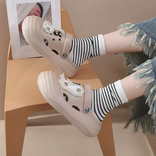 甜酷愛心防滑厚底踩屎感洞洞鞋女外穿出2025夏季新款沙灘涼拖 甜酷愛心防滑厚底踩屎感洞洞鞋女外穿出2025夏季新款沙灘涼拖