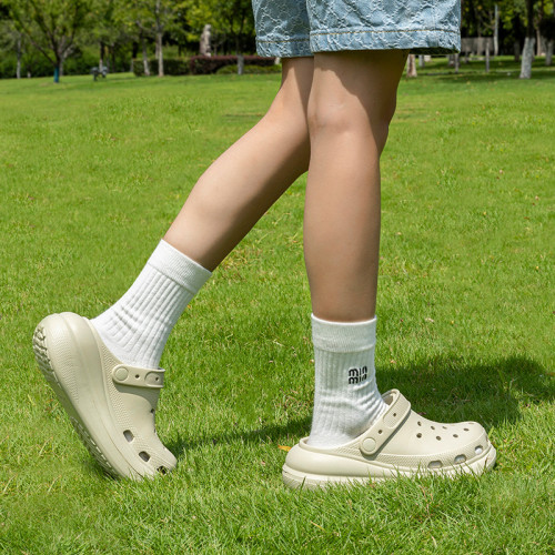 泡芙洞洞鞋女夏季外穿防滑耐磨涼拖 高級感EVA鏤空透氣防臭包頭拖 泡芙洞洞鞋女夏季外穿防滑耐磨涼拖 高級感EVA鏤空透氣防臭包頭拖