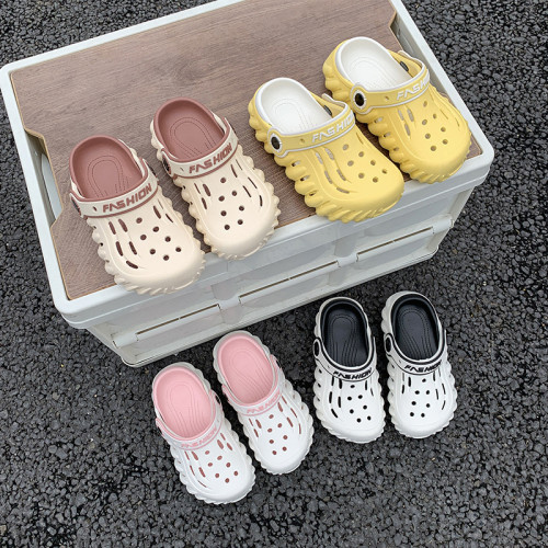 兒童洞洞鞋夏季新款中大童外穿軟底防滑波波鞋室內雙色包頭涼拖鞋 兒童洞洞鞋夏季新款中大童外穿軟底防滑波波鞋室內雙色包頭涼拖鞋