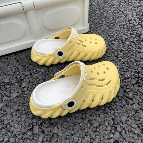 兒童洞洞鞋夏季新款中大童外穿軟底防滑波波鞋室內雙色包頭涼拖鞋 兒童洞洞鞋夏季新款中大童外穿軟底防滑波波鞋室內雙色包頭涼拖鞋