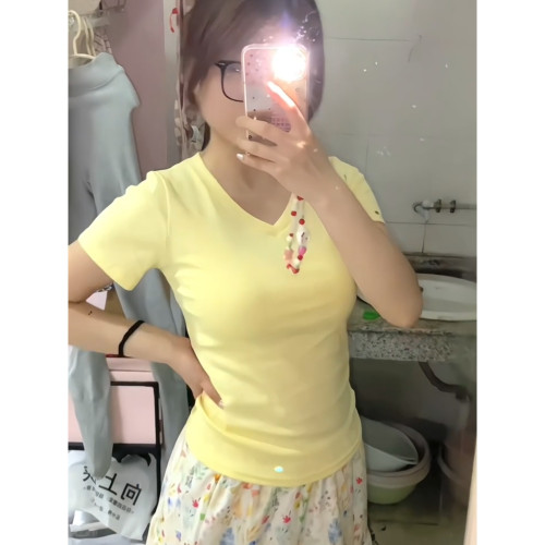 鵝黃色顯白v領T恤女夏季純欲風打底上衣時尚氣質百搭修身正肩短袖