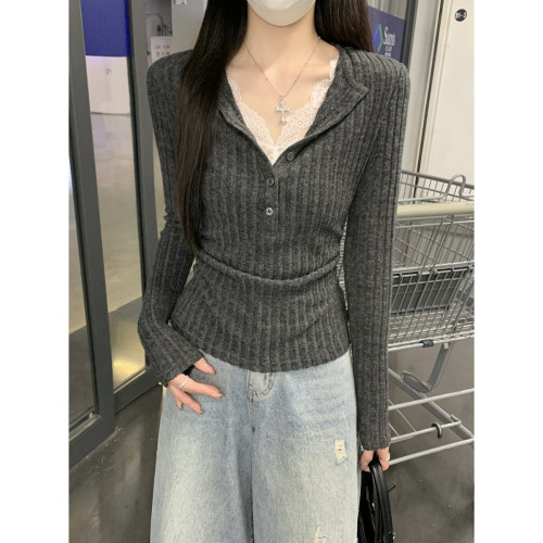 秋季紐釦半開領磨毛長袖T恤女假兩件蕾絲拼接打底衫收腰褶皺上衣