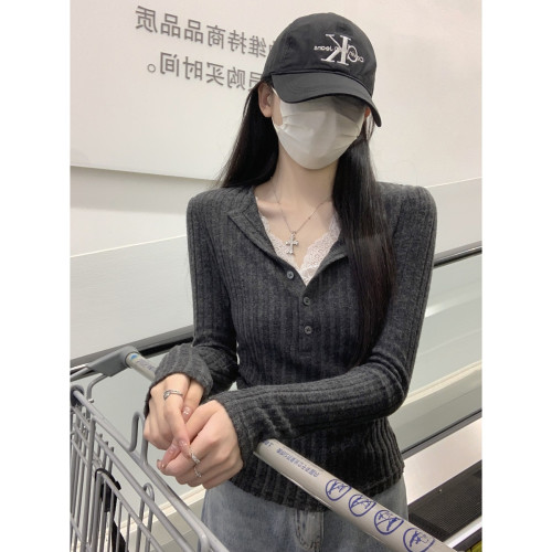 秋季紐釦半開領磨毛長袖T恤女假兩件蕾絲拼接打底衫收腰褶皺上衣