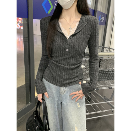 秋季紐釦半開領磨毛長袖T恤女假兩件蕾絲拼接打底衫收腰褶皺上衣