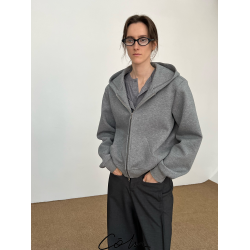 COLN晚風吹起舒爽衛衣終於佔據主場 每一年的初秋都需要拉鍊衛衣