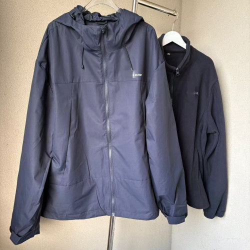 原2千多 商場下來 可拆卸 三合一的 沖鋒衣 保暖防水防寒 原2千多 商場下來 可拆卸 三合一的 沖鋒衣 保暖防水防寒